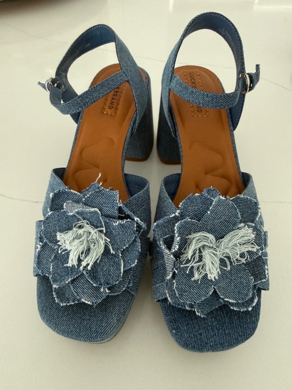Lucky Brand Marrika Denim Flower Heeled Sandal Chunky Shoes 9.5 - Picture 3 of 7